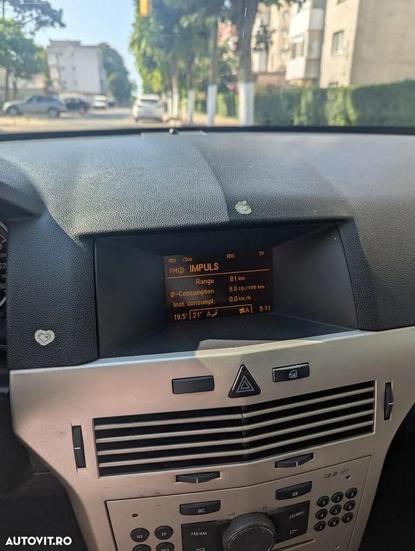 Second-hand Opel Astra 115 CP (84 kW) 2008 Gri Hatchback