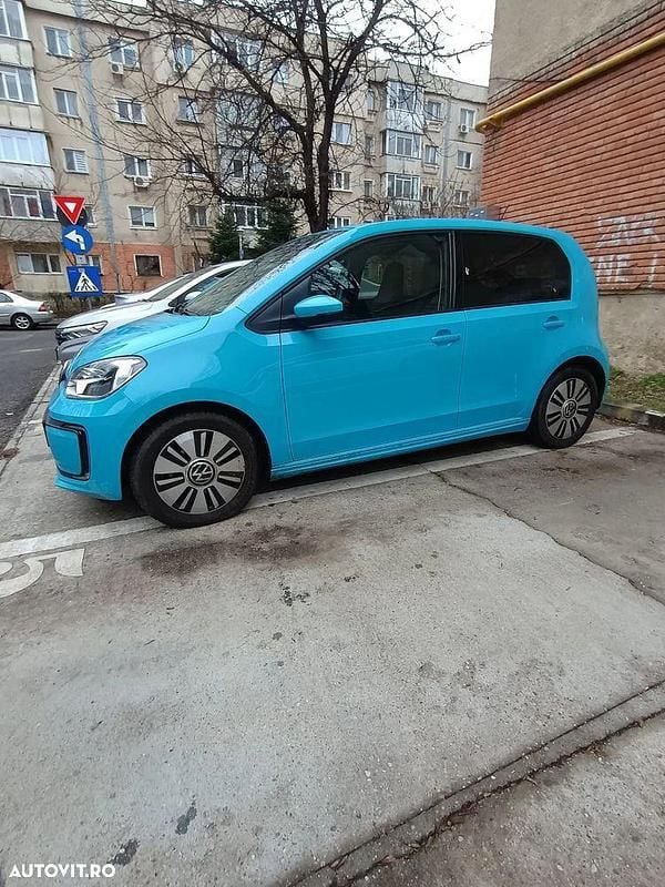 Second-hand VW e-up! 60 kW (82 CP) 2022 Culoarealbastru Hatchback