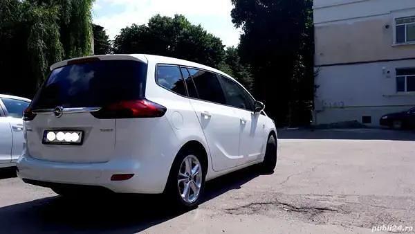 Second-hand Opel Zafira Tourer 140 CP (102 kW) 2017 Alb Monovolum