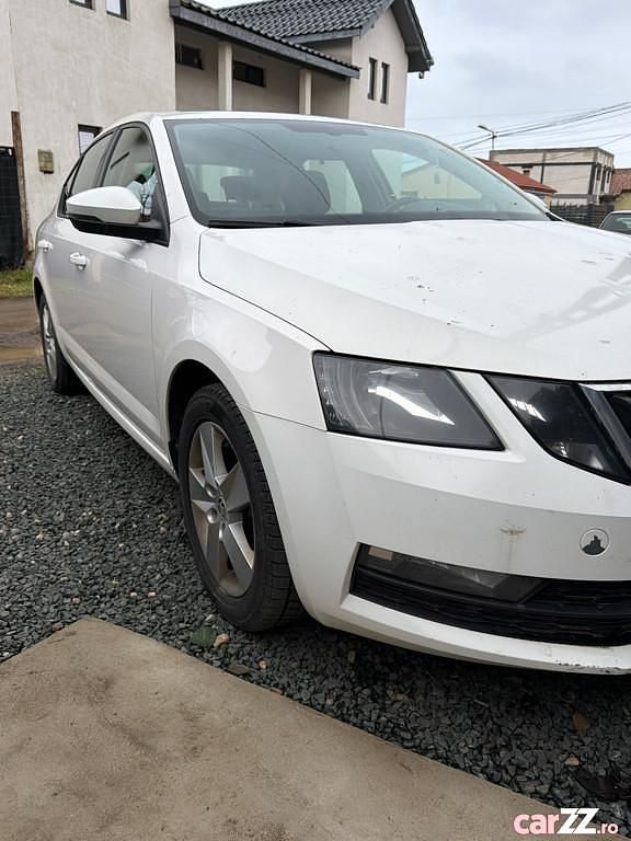 Alb Second-hand 2017 Skoda Octavia Berlinǎ | 8.200 EUR (Preț OK) - Imagine 1/4