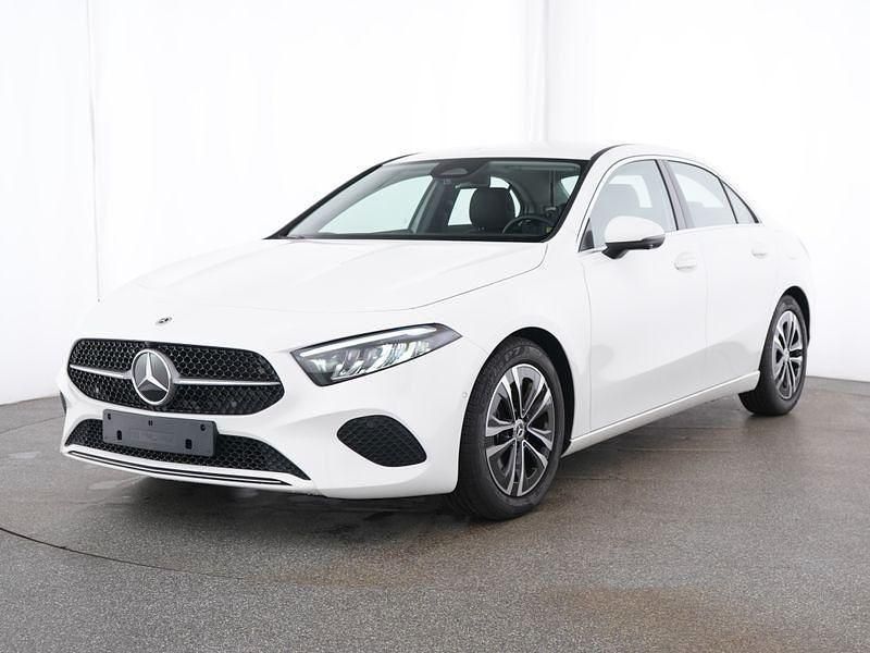 Utilizat 2024 Mercedes A180 | 32.394 EUR (Preț OK) - Imagine 1/1