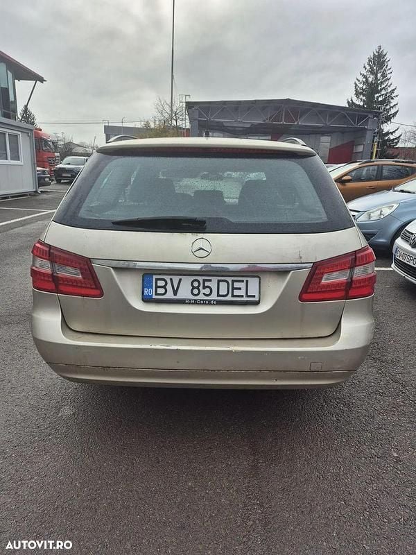 Second-hand Mercedes E200 136 CP (100 kW) 2010 Culoaremaro Break