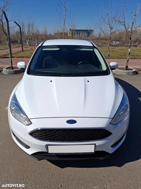 Second-hand Ford Focus Trend 125 CP (91 kW) 2017 Alb Hatchback