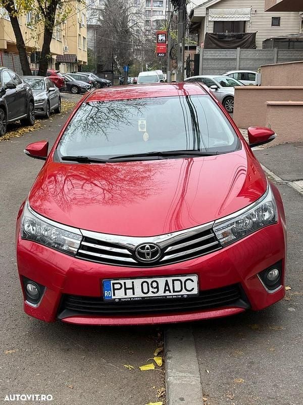 Culoarerosu Utilizat 2015 Toyota Corolla Luna Berlinǎ | 8.400 EUR (Preț bun) - Imagine 1/4