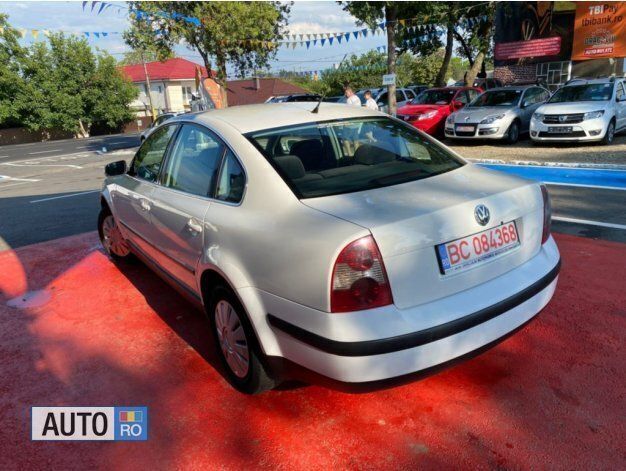 Alb Utilizat 2002 VW Passat Berlinǎ | 2.499 EUR (Preț OK) - Imagine 1/4