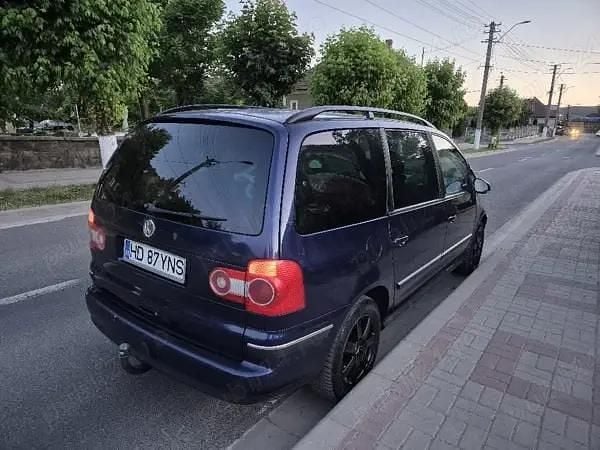 Second-hand VW Sharan 131 CP (96 kW) 2006 Albastru Monovolum