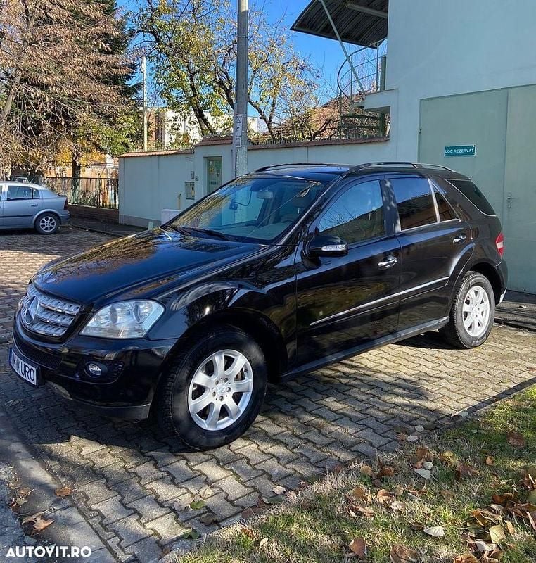 Culoarenegru Utilizat 2008 Mercedes ML320 SUV | 9.500 EUR (Scump) - Imagine 1/4