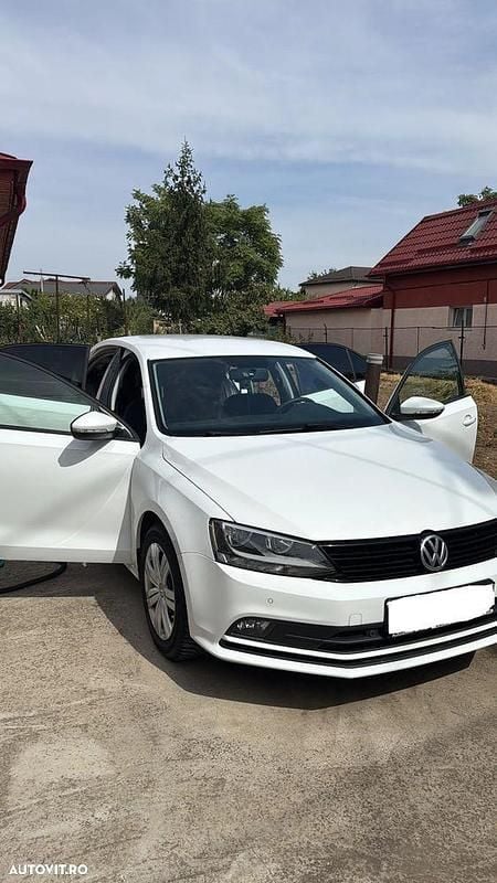 Culoarealb Utilizat 2017 VW Jetta Trendline Berlinǎ | 13.000 EUR (Scump) - Imagine 1/4