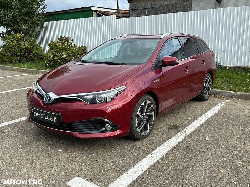 Culoarerosu Utilizat 2017 Toyota Auris Hybrid Comfort Break | 13.800 EUR (Preț OK) - Imagine 1/4