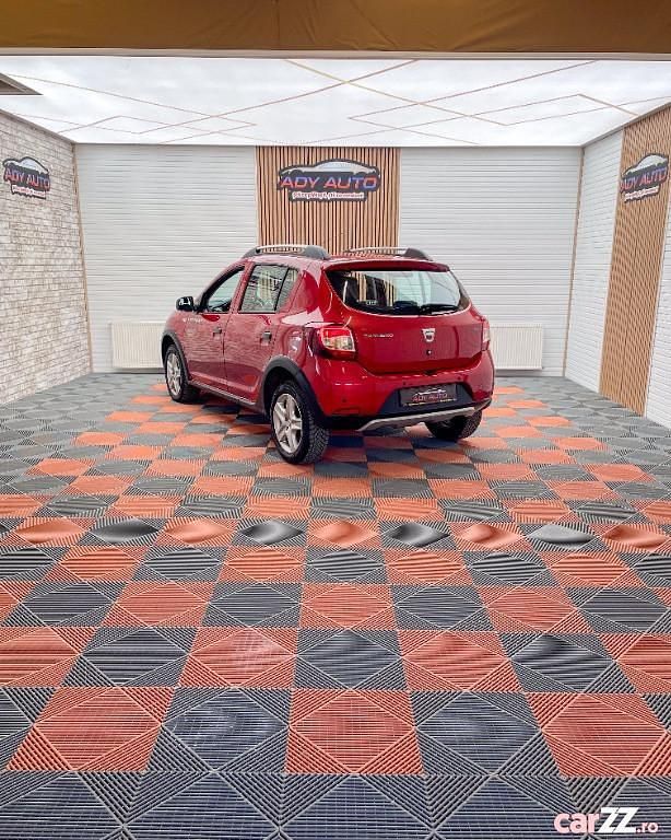 Second-hand Dacia Sandero Stepway 90 CP (66 kW) 2015 Culoarerosu Hatchback