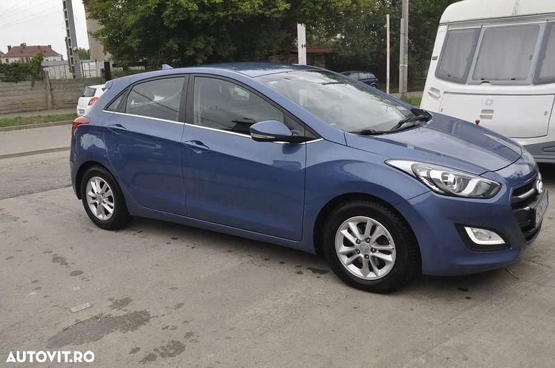 Culoarealbastru Utilizat 2015 Hyundai i30 Classic | 7.290 EUR (Preț bun) - Imagine 1/4