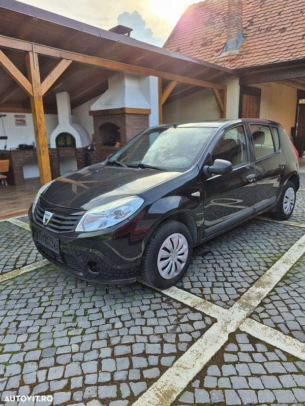 Culoarenegru Utilizat 2009 Dacia Sandero Hatchback | 1.850 EUR (Preț bun) - Imagine 1/4