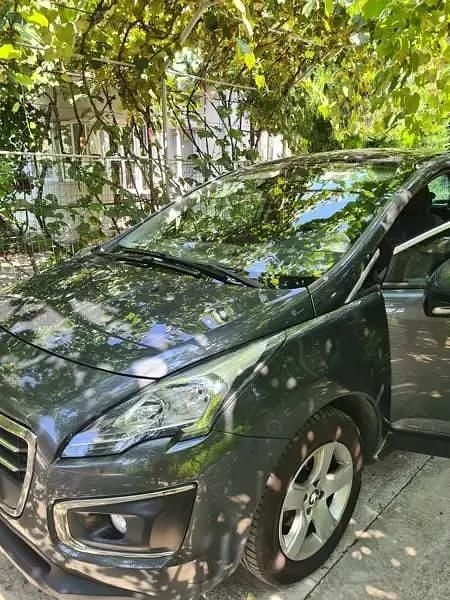 Gri Utilizat 2015 Peugeot 3008 Monovolum | 7.000 EUR (Super Preț) - Imagine 1/4