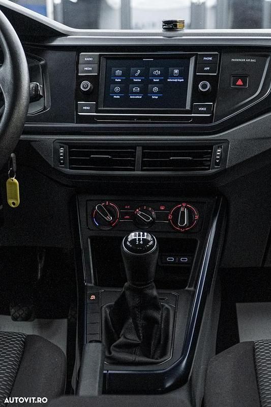 Second-hand VW Polo Comfortline 80 CP (58 kW) 2021 Culoarealb Hatchback