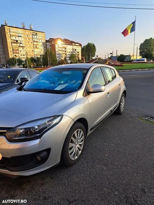 Culoaregri Utilizat 2015 Renault Mégane III Hatchback | 5.250 EUR (Preț OK) - Imagine 1/4