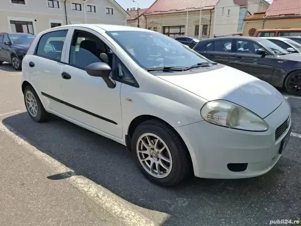 Utilizat 2009 Fiat Grande Punto Hatchback | 1.850 EUR - Imagine 1/4