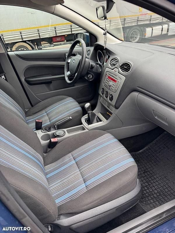 Culoarealbastru Utilizat 2008 Ford Focus Ambiente Hatchback | 2.050 EUR (Preț bun) - Imagine 1/4