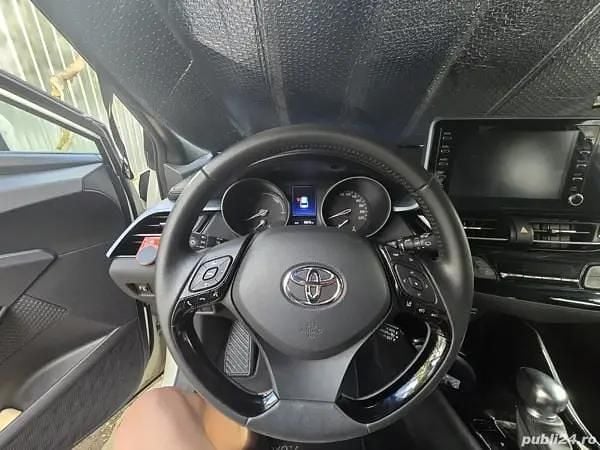Second-hand Toyota C-HR Club 122 CP (89 kW) 2021 Alb SUV