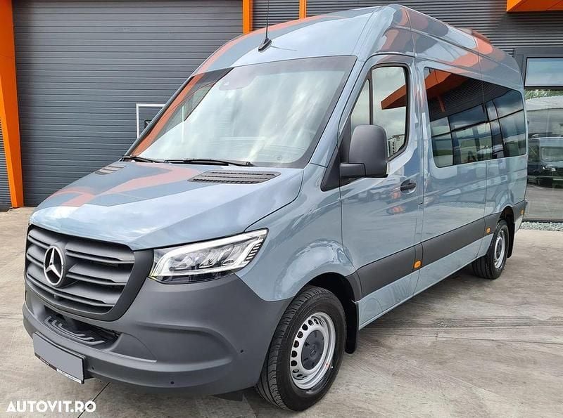 Second-hand Mercedes Sprinter 190 CP (139 kW) 2023 Culoarealbastru Van