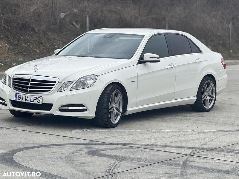 Culoarealb Utilizat 2012 Mercedes E200 Berlinǎ | 9.000 EUR (Preț OK) - Imagine 1/4