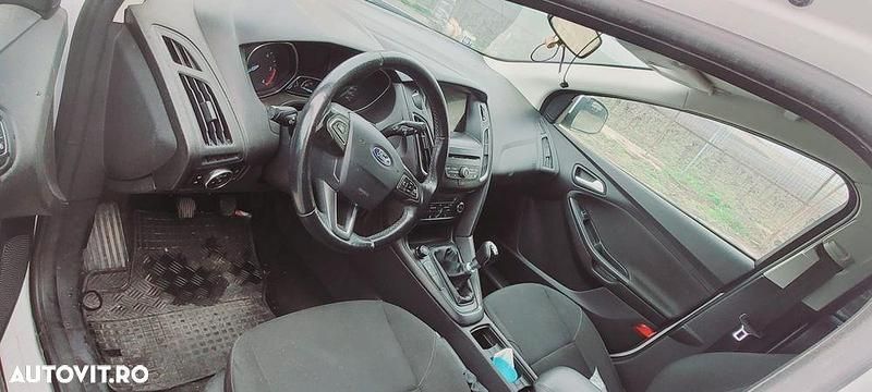 Second-hand Ford Focus Trend 120 CP (88 kW) 2017 Culoarealb Berlinǎ