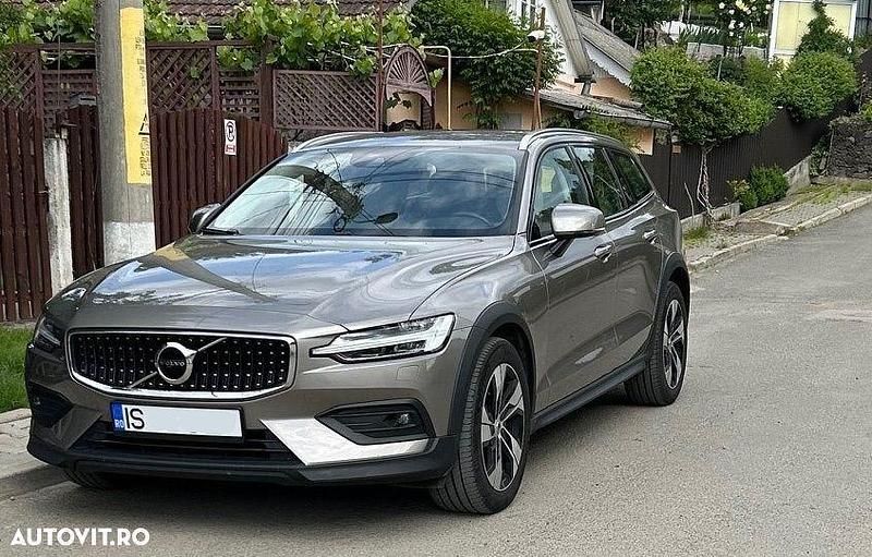 Culoaregri Utilizat 2021 Volvo V60 CC Pro Break | 30.500 EUR - Imagine 1/4