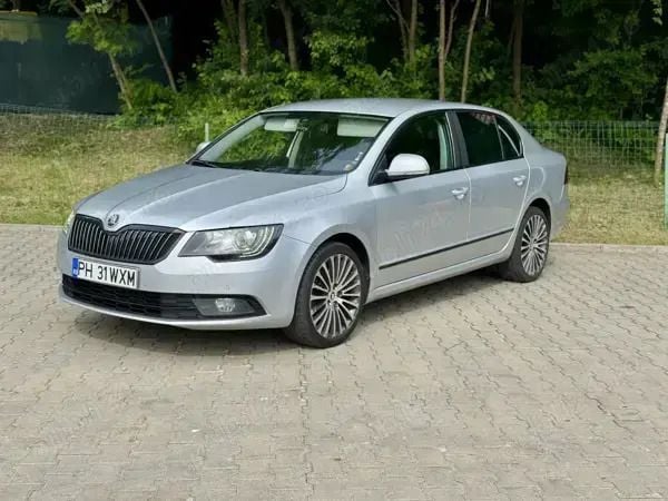 Gri Utilizat 2015 Skoda Superb Berlinǎ | 9.750 EUR (Preț bun) - Imagine 1/4
