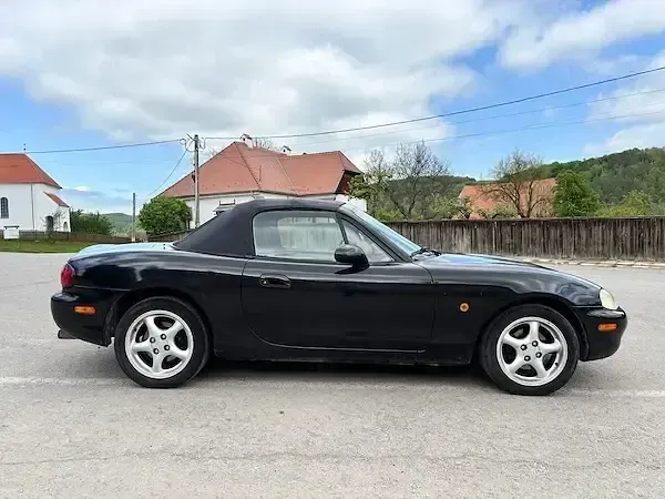 Second-hand Mazda MX5 140 CP (2000) în Sfantu Gheorghe - 4.300 EUR