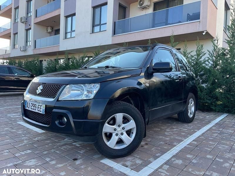 Culoarenegru Utilizat 2006 Suzuki Grand Vitara Comfort SUV | 4.399 EUR (Preț OK) - Imagine 1/4
