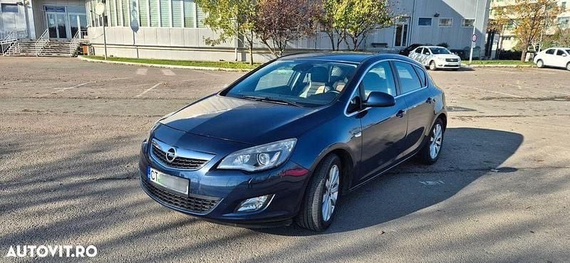 Second-hand Opel Astra Cosmo 110 CP (80 kW) 2010 Culoarealbastru Hatchback