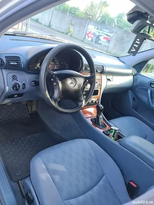 Second-hand Mercedes C180 143 CP (105 kW) 2002 Berlinǎ