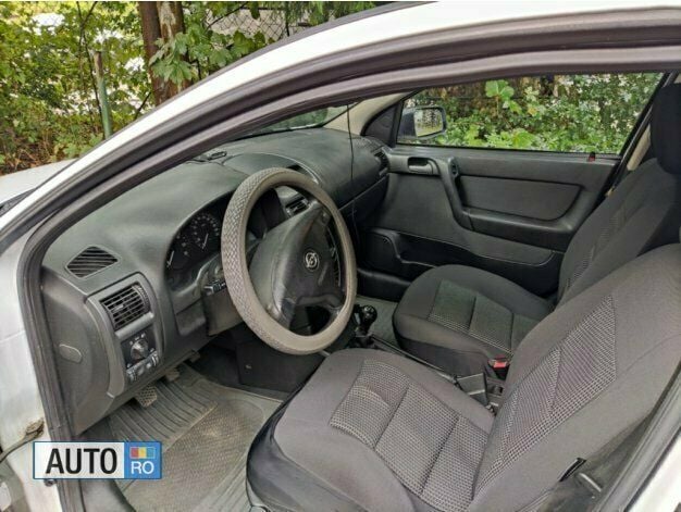 Second-hand Opel Astra 101 CP (74 kW) 2005 Alb Berlinǎ