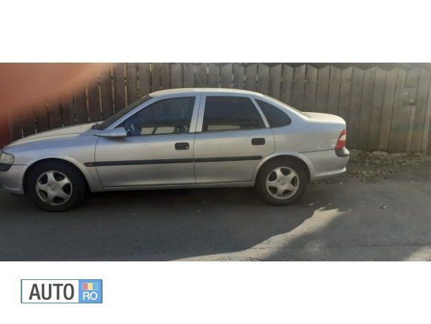Argintiu Utilizat 1998 Opel Vectra Berlinǎ | 1.100 EUR - Imagine 1/2