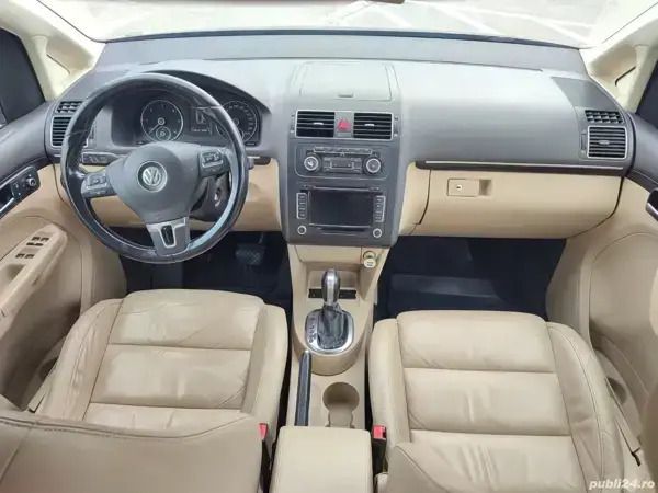 Second-hand VW Touran Highline 105 CP (77 kW) 2011 Maro Monovolum