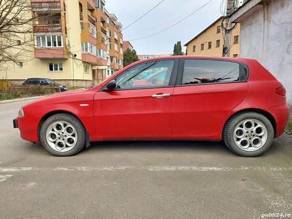 Rosu Utilizat 2005 Alfa Romeo 147 Hatchback | 1.000 EUR - Imagine 1/4