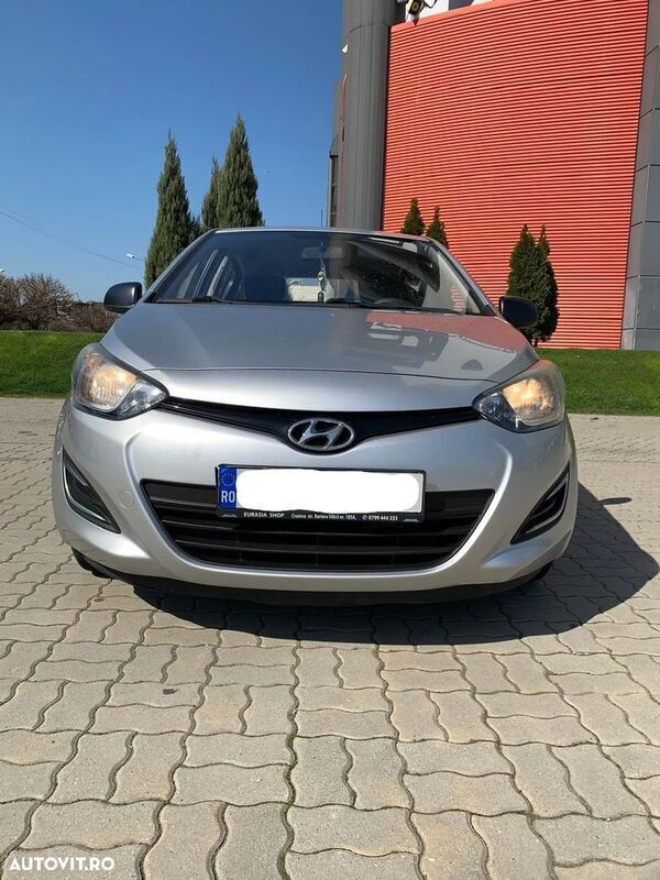 Argint Utilizat 2013 Hyundai i20 Comfort Hatchback | 5.250 EUR (Preț OK) - Imagine 1/4