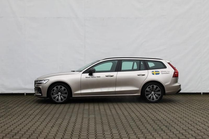 Nouă Volvo V60 Plus 197 CP (144 kW) 2026 Auriu  metalic Break