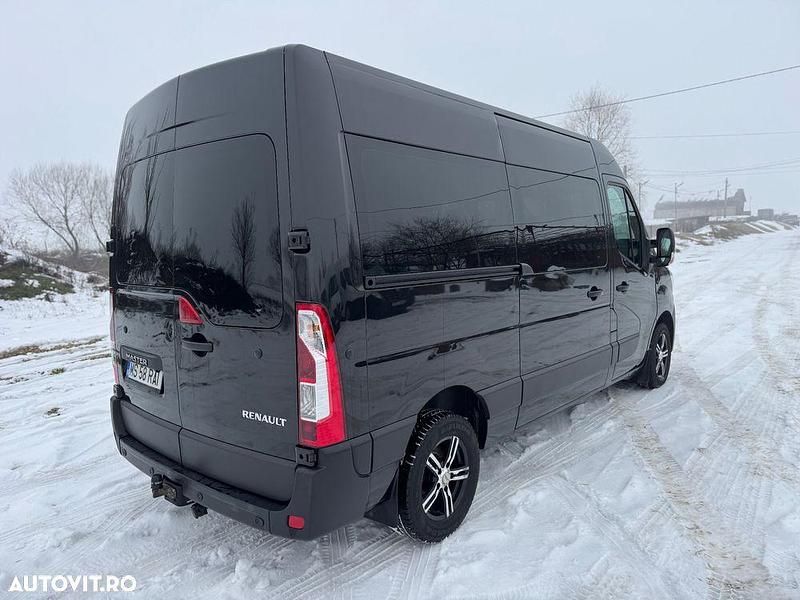Second-hand Renault Master 149 CP (109 kW) 2021 Culoarenegru Monovolum