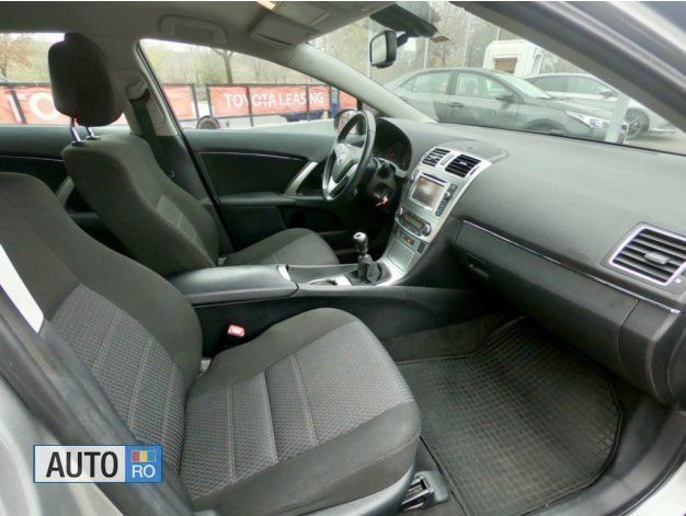 Second-hand Toyota Avensis 124 CP (91 kW) 2012 Gri Berlinǎ