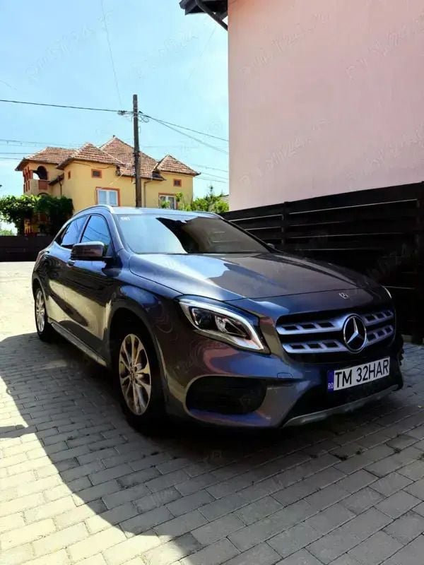 Gri Utilizat 2019 Mercedes GLA220 AMG SUV | 22.200 EUR (Preț bun) - Imagine 1/4