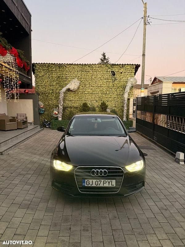 Culoarenegru Utilizat 2015 Audi A4 Break | 8.899 EUR (Preț bun) - Imagine 1/4