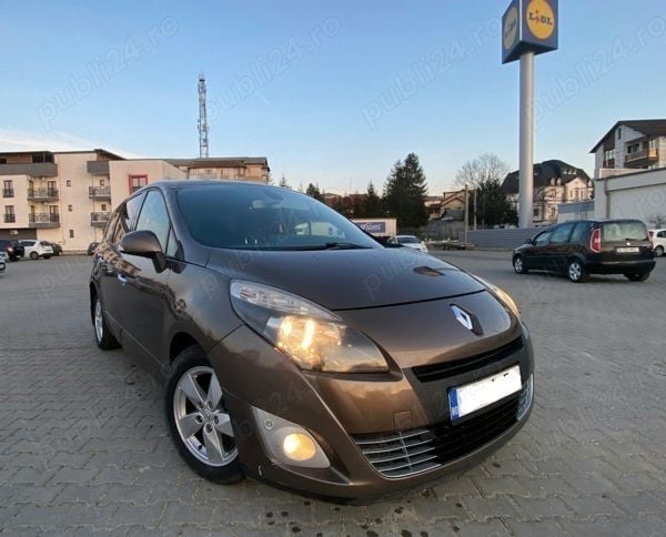 Maro Utilizat 2010 Renault Grand Scénic III Monovolum | 3.600 EUR - Imagine 1/4