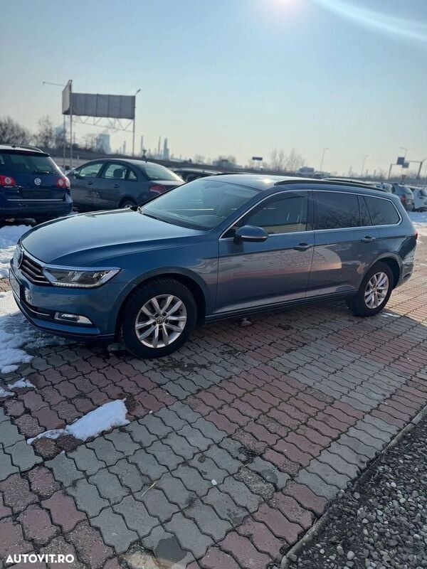 Albastru Utilizat 2017 VW Passat Executive Berlinǎ | 9.900 EUR (Super Preț) - Imagine 1/4