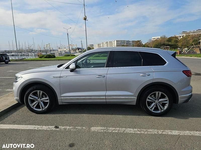 Culoaregri Utilizat 2018 VW Touareg Elegance SUV | 36.000 EUR (Puțin scump) - Imagine 1/4