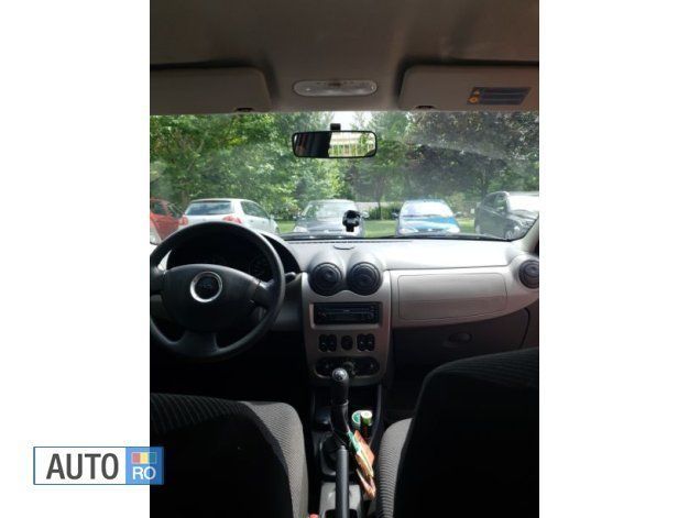 Second-hand Dacia Logan 75 CP (55 kW) 2011 Rosu Berlinǎ