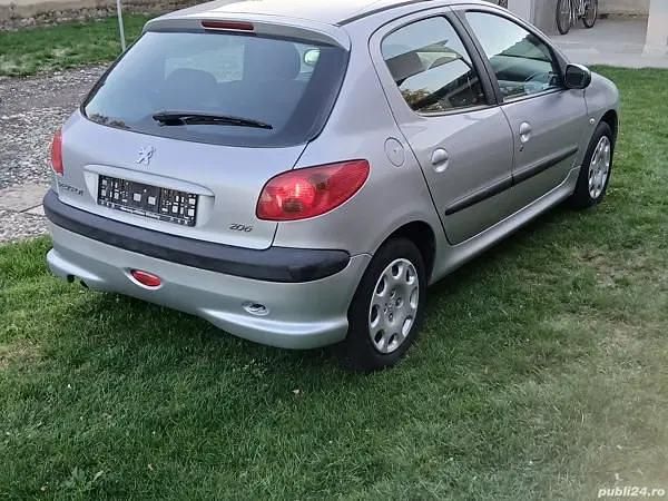 Second-hand Peugeot 206 75 CP (55 kW) 2005 Argintiu Hatchback