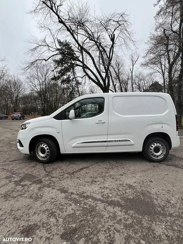 Second-hand Toyota Proace 130 CP (95 kW) 2020 Culoarealb Monovolum