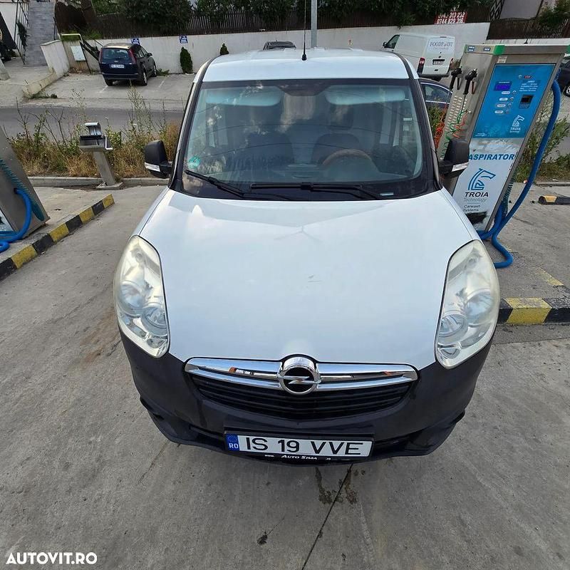 Alb Utilizat 2015 Opel Combo Monovolum | 6.400 EUR (Preț OK) - Imagine 1/4