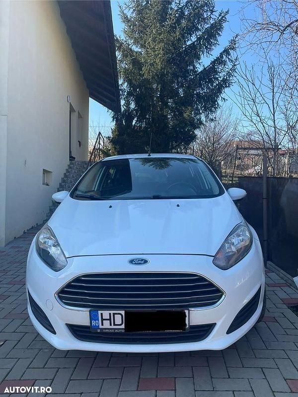Second-hand Ford Fiesta Trend 75 CP (55 kW) 2015 Culoarealb