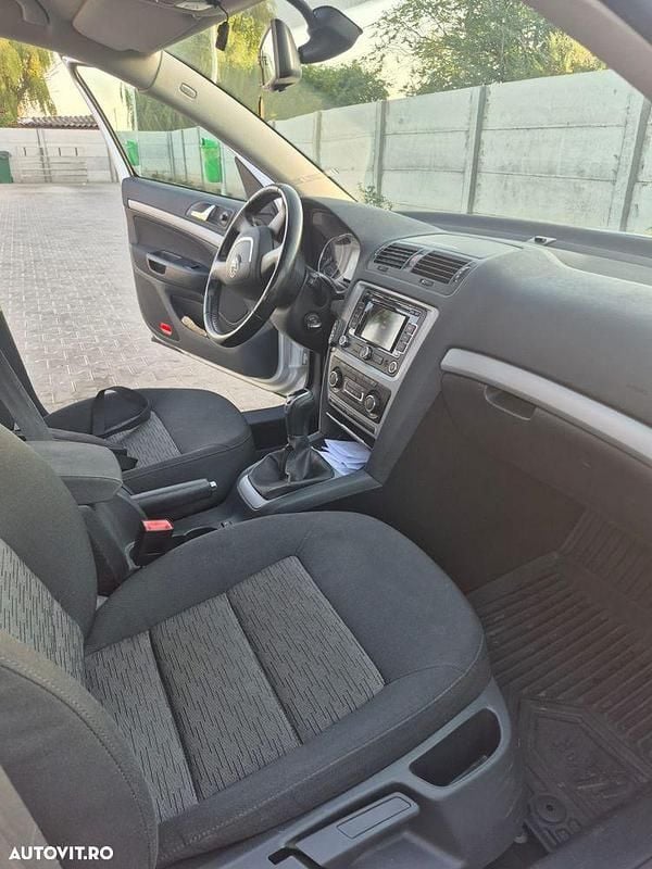 Culoareargint Utilizat 2012 Skoda Octavia Active Break | 4.300 EUR (Puțin scump) - Imagine 1/4